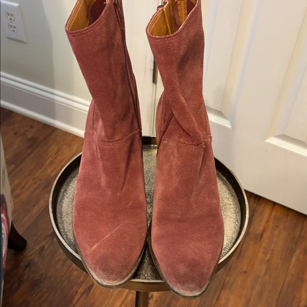 Red suede boot - Picture 1 of 7